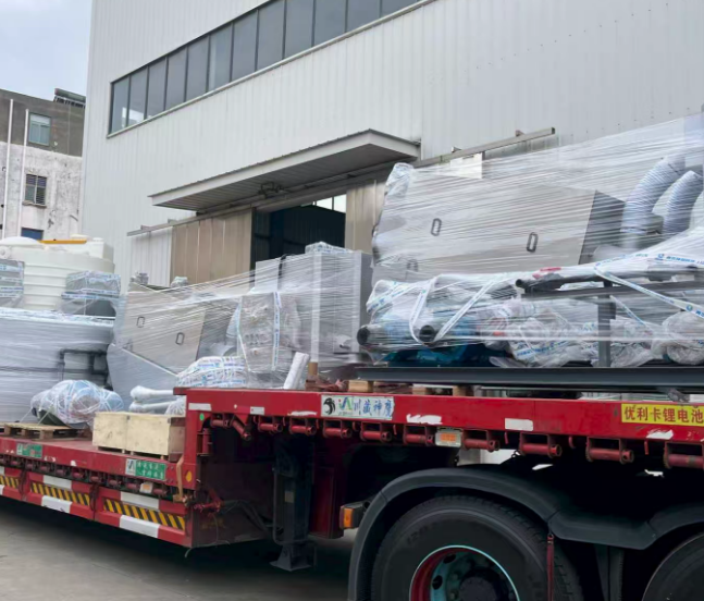Qingben Environmental envia com sucesso tanque de dosagem de produtos químicos PE para projeto de desidratação de lodo de prensa de parafuso para Meishan, Sichuan